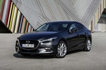 Mazda Mazda3 Gama SportSedan Luxury Premium Turismo Machine Grey Exterior Frontal-Lateral 4 puertas