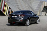 Mazda Mazda3 Gama SportSedan Luxury Premium Turismo Machine Grey Exterior Posterior-Lateral 4 puertas