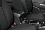 Mitsubishi L200 D/C 250 DI-D Motion Pick up Interior Reposabrazos 4 puertas