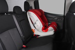 Mitsubishi L200 D/C 250 DI-D Motion Pick up Interior Silla infantil 4 puertas