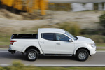 Mitsubishi L200 D/C 250 DI-D Motion Pick up Exterior Lateral 4 puertas