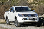 Mitsubishi L200 D/C 250 DI-D Motion Pick up Exterior Lateral-Frontal 4 puertas