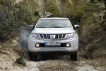 Mitsubishi L200 D/C 250 DI-D Motion Pick up Exterior Frontal 4 puertas