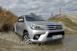 Toyota Hilux 2.4 150D 4x4 Aut VXL Pick up Exterior Frontal 4 puertas