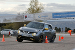 Nissan Juke DIG-T 115 CV 4x2 Tekna Todo terreno Gris con paquete Amarillo San Diego Exterior Frontal 5 puertas