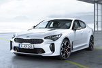 KIA Stinger  3.3 T-GDI 4x4 370 CV GT Turismo Snow White Exterior Frontal-Lateral 5 puertas