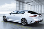KIA Stinger  3.3 T-GDI 4x4 370 CV GT Turismo Snow White Exterior Frontal-Lateral 5 puertas