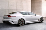 KIA Stinger  3.3 T-GDI 4x4 370 CV GT Turismo Snow White Exterior Posterior-Lateral 5 puertas