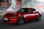 Mazda MX-5 RF 2.0 160 CV i-Stop RF Luxury Pack Sport Descapotable Red Soul Exterior Lateral-Frontal 2 puertas