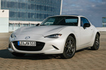 Mazda MX-5 RF 2.0 160 CV i-Stop RF Nappa Edition Descapotable Crystal White Exterior Frontal-Lateral 2 puertas