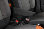 Citro&euml;n C3 PureTech 82 Shine Turismo Interior Reposabrazos 5 puertas