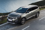Peugeot 5008 2.0 BlueHDi 180 S GT Todo terreno Gris Amazonite Exterior Frontal-Lateral 5 puertas