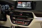 BMW Serie 5 520d Paquete M Turismo Bluestone metalizado Interior Consola Central 4 puertas