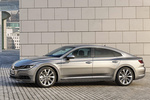 Volkswagen Arteon Elegance Turismo Plata pirita metalizado Exterior Frontal-Lateral 5 puertas