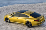 Volkswagen Arteon R-Line Turismo Amarillo C&uacute;rcuma metalizado Exterior Cenital-Lateral-Posterior 5 puertas