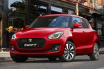 Suzuki Swift 1.0T SHVS  GLX Turismo Rojo Burning Perlado Metalizado Exterior Lateral-Frontal 5 puertas
