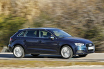 Audi A3 1.6 TDI 110 CV S tronic Gama A3 Sportback Turismo Azul Ara Exterior Lateral-Frontal 5 puertas