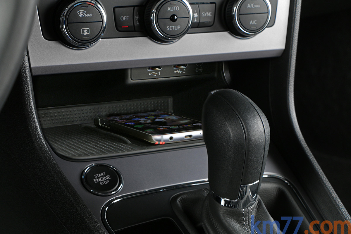 SEAT León  ST 1.4 TSI ACT 110 kW (150 CV) DSG-7 ST Xcellence Turismo familiar Interior Recarga inalámbrica teléfonos 5 puertas