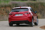 Mazda Mazda3 SKYACTIV-G 2.0 120 CV Luxury Turismo Soul Red Metallic Exterior Posterior-Lateral 5 puertas