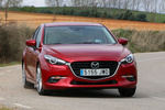 Mazda Mazda3 SKYACTIV-G 2.0 120 CV Luxury Turismo Soul Red Metallic Exterior Lateral-Frontal 5 puertas