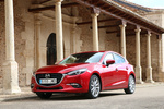 Mazda Mazda3 SKYACTIV-G 2.0 120 CV Luxury Turismo Soul Red Metallic Exterior Frontal-Lateral 5 puertas