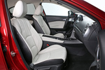 Mazda Mazda3 SKYACTIV-G 2.0 120 CV Luxury (con Pack Safety Cuero) Turismo Interior Asientos 5 puertas