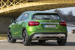 Mercedes-Benz GLA 200d 4MATIC Gama GLA Todo terreno Verde Elba&iacute;ta Metalizado Exterior Frontal-Lateral 5 puertas