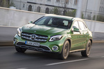 Mercedes-Benz GLA 200d 4MATIC Gama GLA Todo terreno Verde Elba&iacute;ta Metalizado Exterior Frontal-Lateral 5 puertas