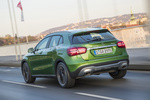 Mercedes-Benz GLA 200d 4MATIC Gama GLA Todo terreno Verde Elba&iacute;ta Metalizado Exterior Posterior-Lateral 5 puertas