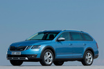Skoda Scout Turismo familiar Azul Race Metalizado Exterior Lateral-Frontal 5 puertas