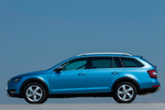 Skoda Scout Turismo familiar Azul Race Metalizado Exterior Lateral 5 puertas