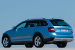 Skoda Scout Turismo familiar Azul Race Metalizado Exterior Lateral-Posterior 5 puertas