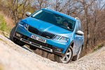 Skoda Scout Turismo familiar Azul Race Metalizado Exterior Lateral-Frontal 5 puertas