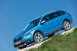 Skoda Scout Turismo familiar Azul Race Metalizado Exterior Lateral-Frontal 5 puertas