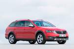 Skoda Scout Turismo familiar Rojo Fuego Exterior Lateral-Frontal 5 puertas