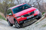 Skoda Scout Turismo familiar Rojo Fuego Exterior Lateral-Frontal 5 puertas