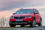 Skoda Scout Turismo familiar Rojo Fuego Exterior Lateral-Frontal 5 puertas