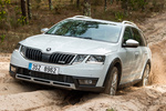 Skoda Scout Turismo familiar Blanco Exterior Lateral-Frontal 5 puertas