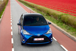 Toyota Yaris 100H Feel! Turismo Azul hydro Exterior Frontal-Cenital 5 puertas