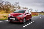 Toyota Yaris 100H Feel! Turismo Rojo Tokyo Exterior Frontal-Lateral 5 puertas