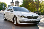 BMW Serie 5 520d Luxury Line Turismo familiar Alpinweiss Exterior Frontal-Lateral 5 puertas