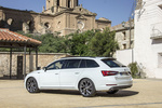 Skoda Superb 2.0 TDI 190 CV AdBlue DSG 4x4 Combi Sportline Turismo familiar Blanco Candy Exterior Lateral-Posterior 5 puertas