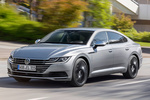 Volkswagen Arteon 2.0 TDI 4MOTION 176 kW (240 CV) DSG 7 vel. Elegance Turismo Plata pirita metalizado Exterior Frontal-Lateral 5 puertas