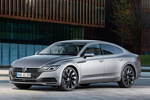Volkswagen Arteon 2.0 TDI 4MOTION 176 kW (240 CV) DSG 7 vel. Elegance Turismo Plata pirita metalizado Exterior Frontal-Lateral 5 puertas