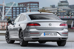 Volkswagen Arteon 2.0 TDI 4MOTION 176 kW (240 CV) DSG 7 vel. Elegance Turismo Plata pirita metalizado Exterior Posterior-Lateral 5 puertas