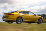 Volkswagen Arteon 2.0 TDI 4MOTION 176 kW (240 CV) DSG 7 vel. R-Line Turismo Amarillo C&uacute;rcuma metalizado Exterior Posterior-Lateral 5 puertas