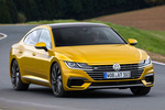 Volkswagen Arteon 2.0 TDI 4MOTION 176 kW (240 CV) DSG 7 vel. R-Line Turismo Amarillo C&uacute;rcuma metalizado Exterior Frontal-Lateral 5 puertas