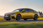 Volkswagen Arteon 2.0 TDI 4MOTION 176 kW (240 CV) DSG 7 vel. R-Line Turismo Amarillo C&uacute;rcuma metalizado Exterior Frontal-Lateral 5 puertas