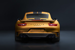 Porsche 911 Turbo S Exclusive Series Exclusive Series Coup&eacute; Golden Yellow Metallic Exterior Trasera 2 puertas