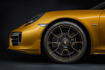 Porsche 911 Turbo S Exclusive Series Exclusive Series Coup&eacute; Golden Yellow Metallic Exterior Llanta 2 puertas